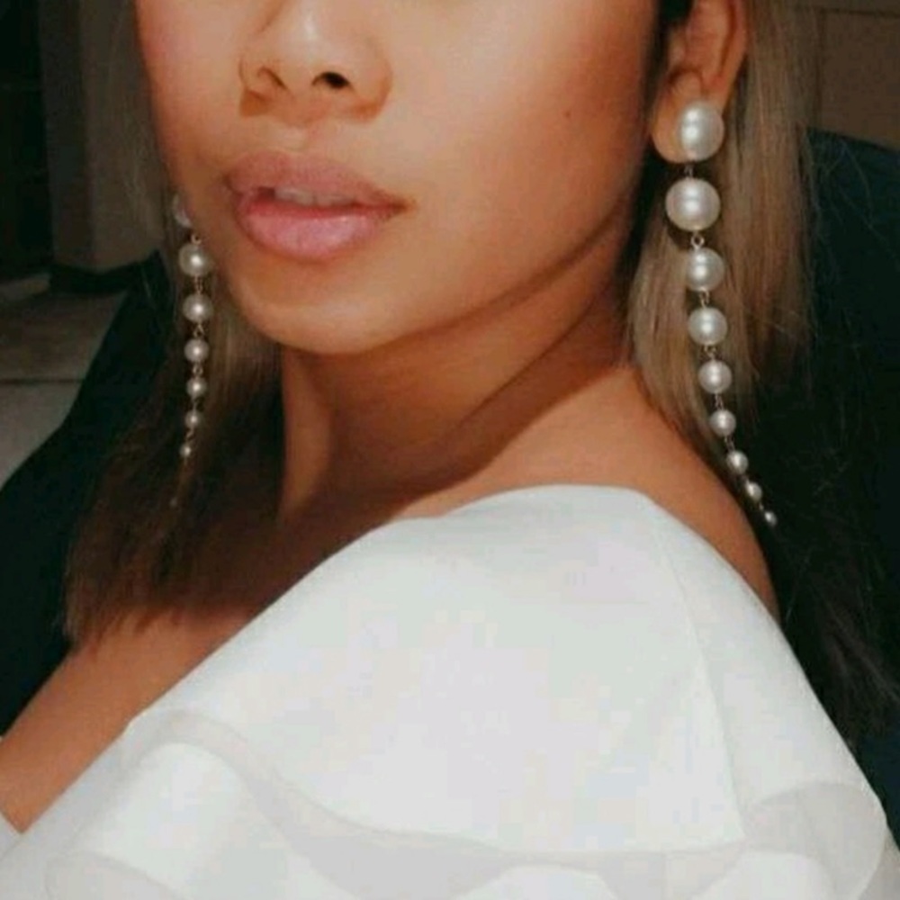 Faux pearls statement drop earrings - Picture 5 of 9